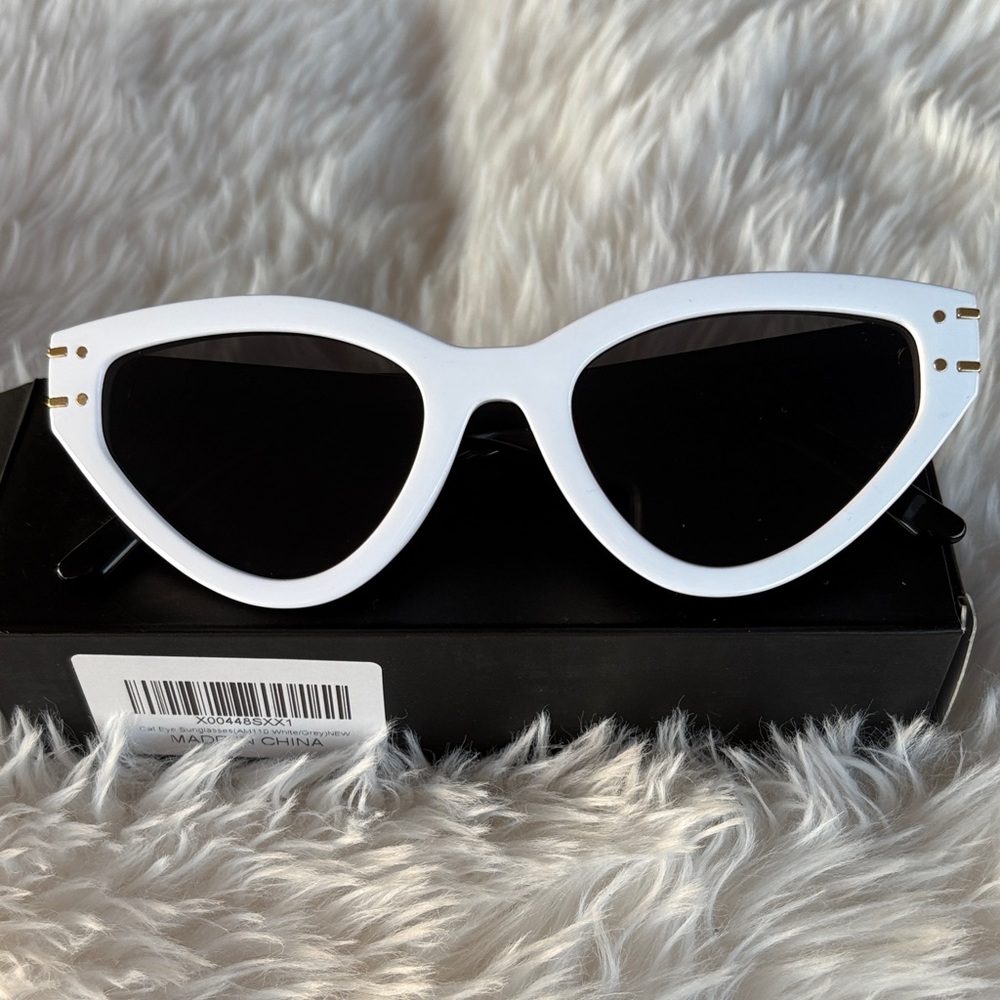 Chic White Cat-Eye Sunglasses